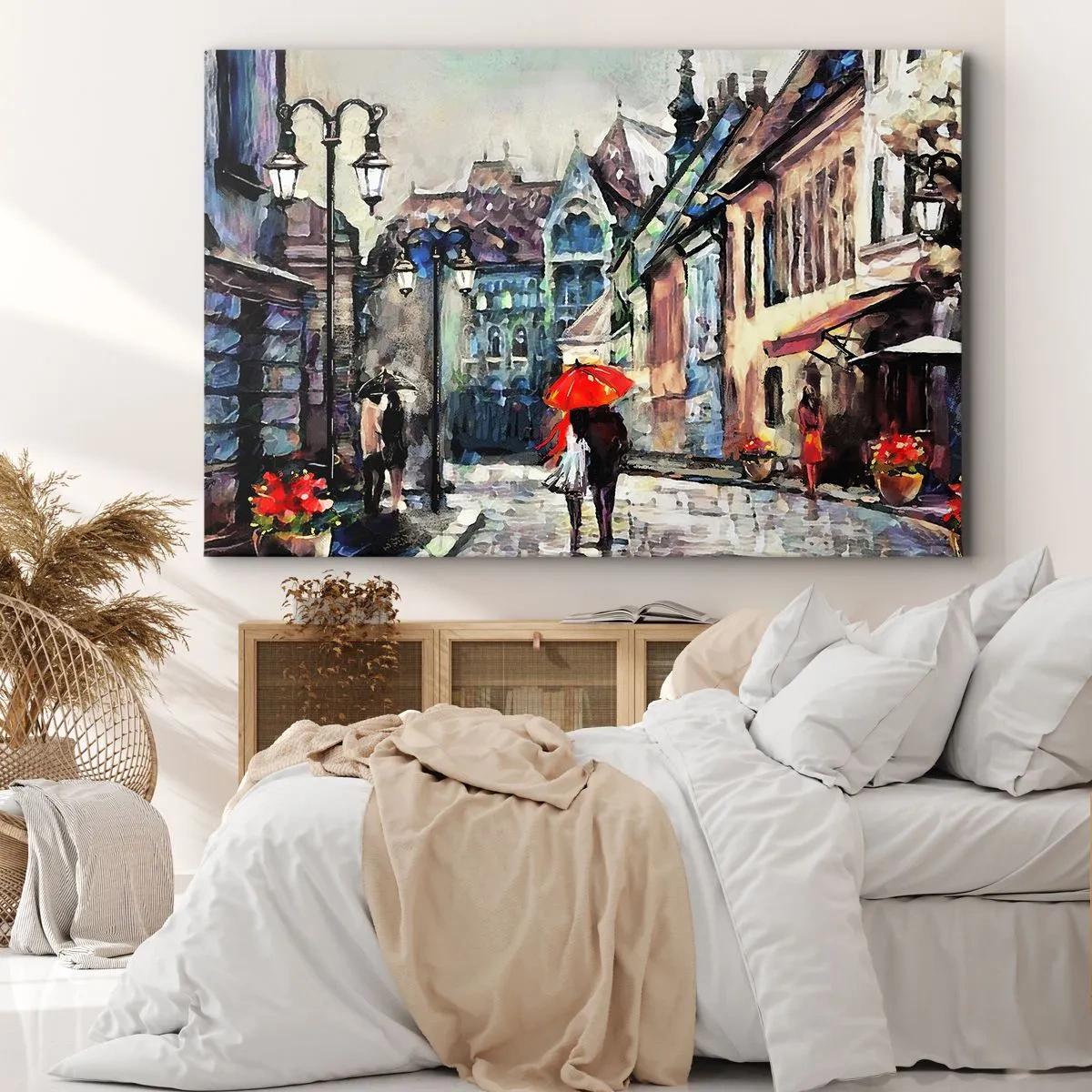 Tablou pe pânză Canvas - O stradă fermecătoare a orașului cu un cuplu sub o umbrelă roșie - 70x50cm - Ploaie pentru doi - Decorațiune modernă pentru perete pentru living și dormitor ARTTOR