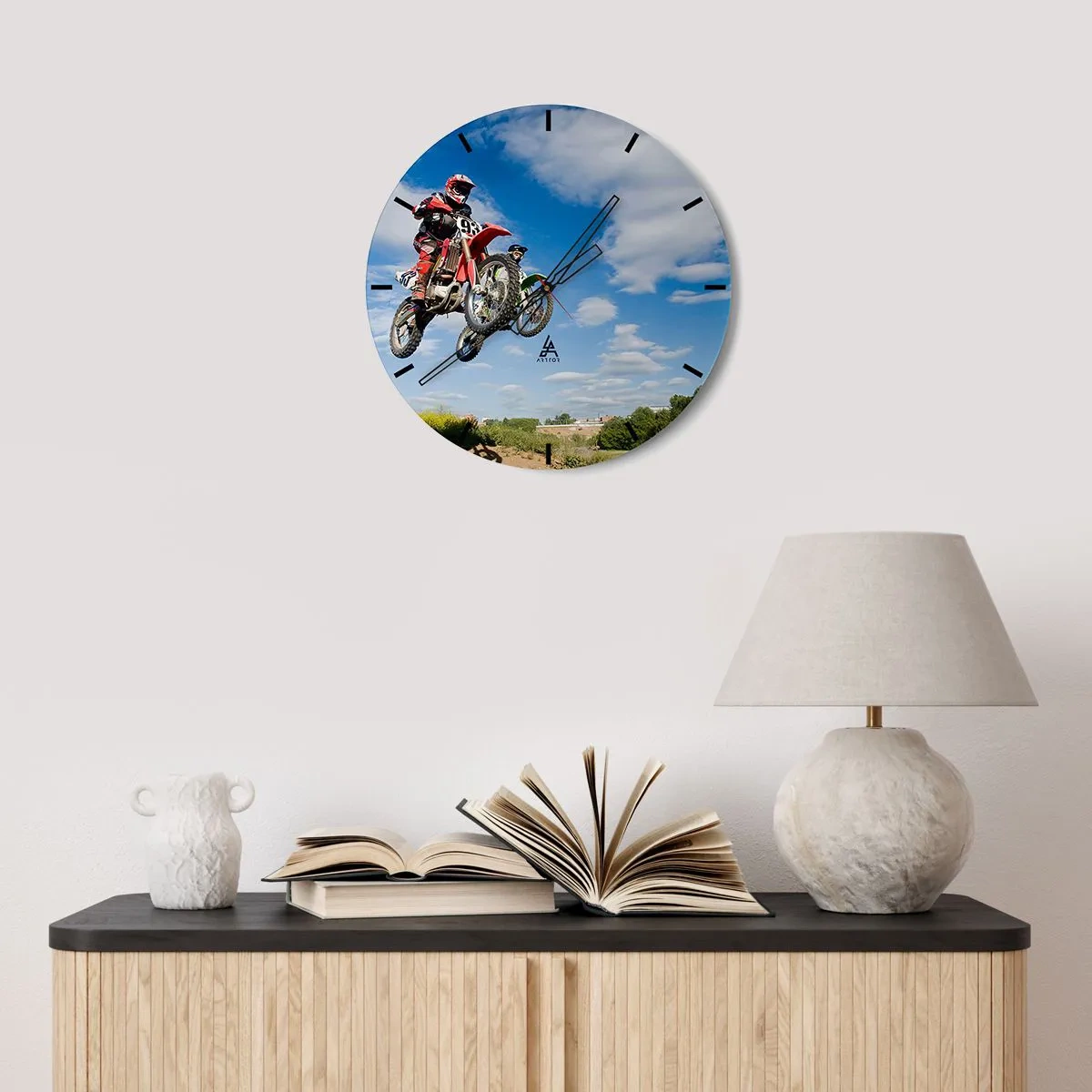 Ceas de perete - Ceas pe sticlă - Motocross în zbor pe cer - 30x30cm - Salt în cer - Decorațiune modernă pentru perete pentru living, bucătărie și dormitor ARTTOR