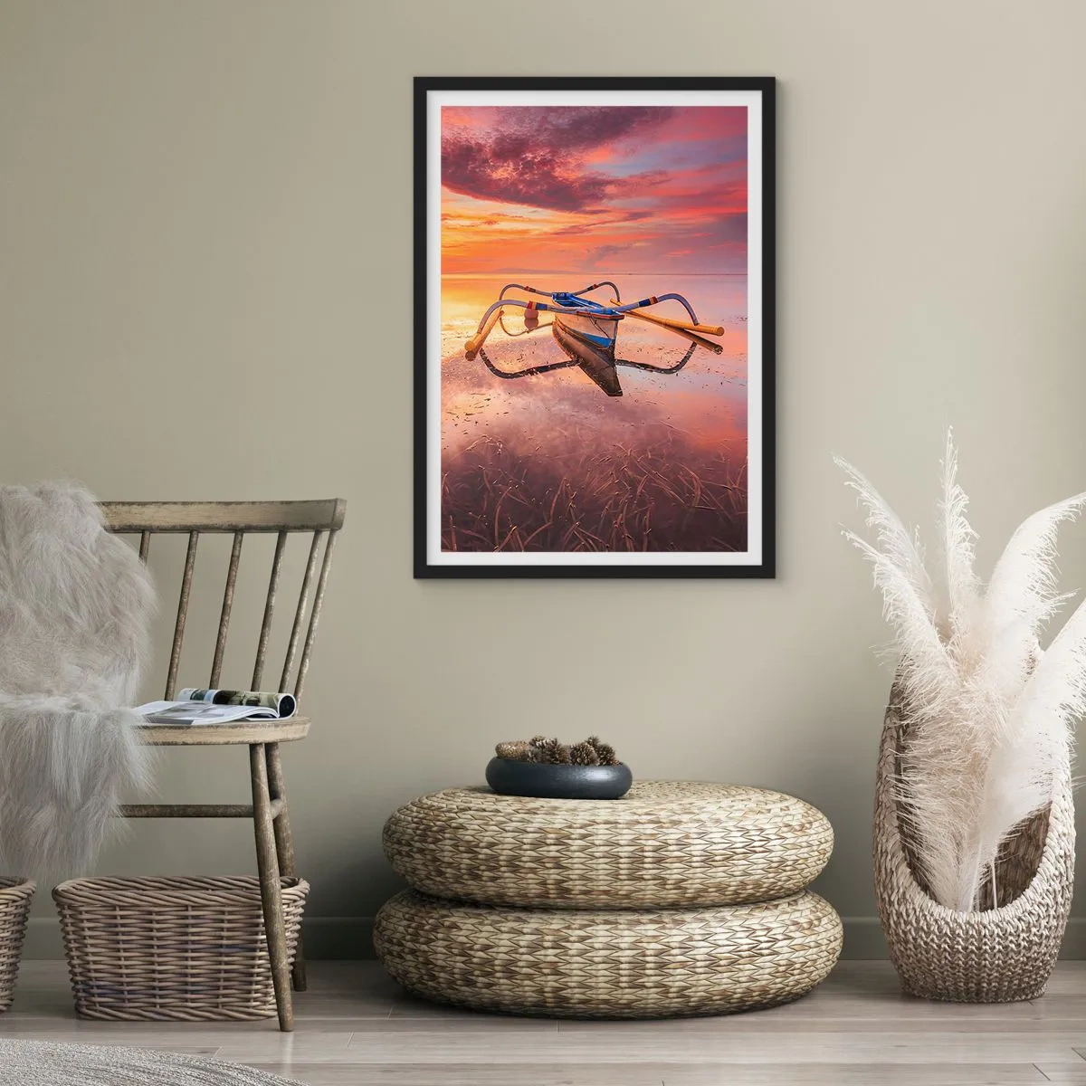 Poster în ramă neagră - O barcă pe apă în timpul unui apus pitoresc - 50x70cm - Liniștea unei seri tropicale - Decorațiune modernă pentru perete pentru living și dormitor ARTTOR
