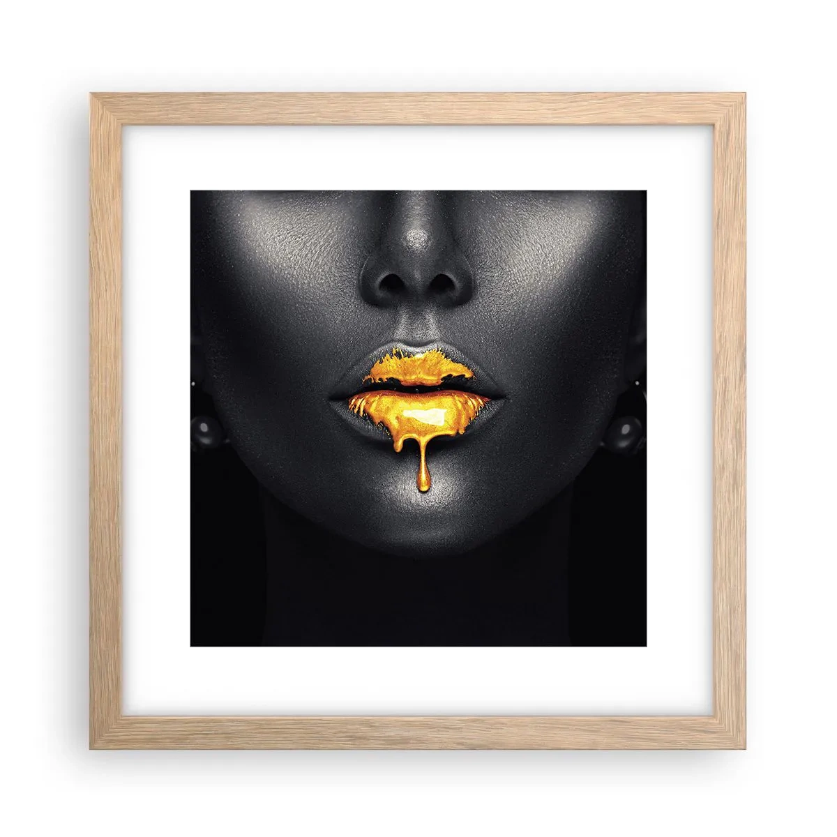 Poster în ramă de stejar deschis - Buzele de aur - 30x30 cm