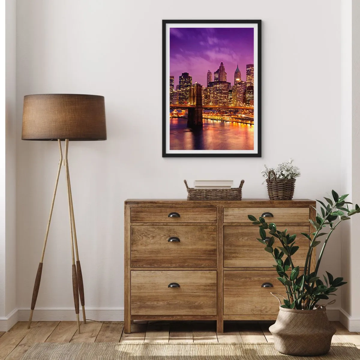 Poster în ramă neagră - Vedere nocturnă a podului Brooklyn și a Manhattanului în luminile orașului - 50x70cm - Manhathannul mov-auriu - Decorațiune modernă pentru perete pentru living și dormitor ARTTOR
