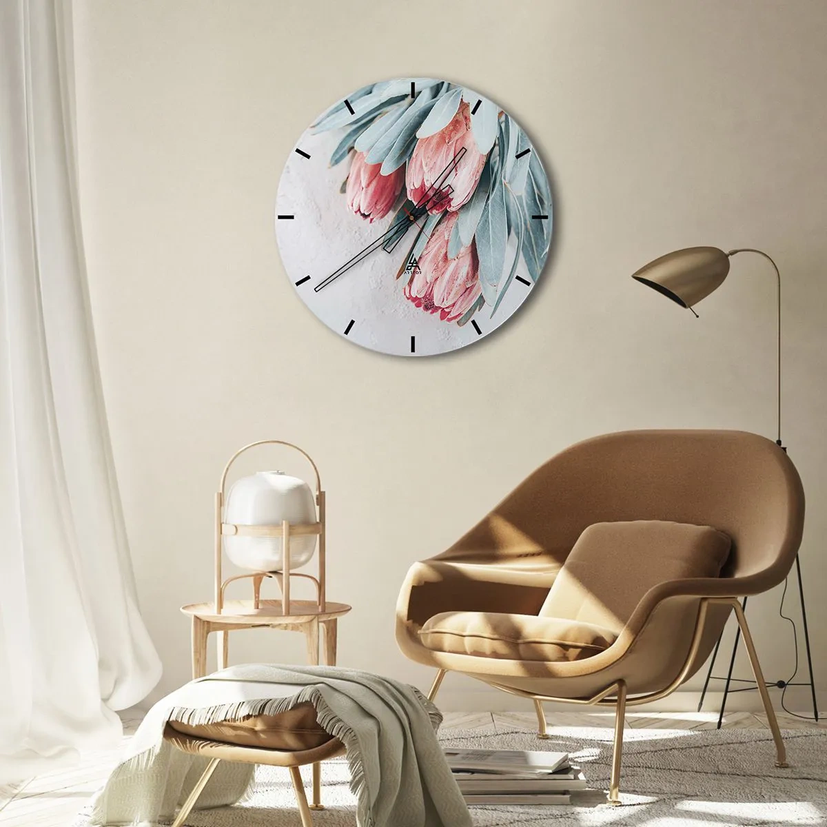 Ceas de perete - Ceas pe sticlă - Flori de Protea cu frunze albastru pal pe un fundal deschis - 30x30cm - Rușinate de propria lor frumusețe - Decorațiune modernă pentru perete pentru living, bucătărie și dormitor ARTTOR