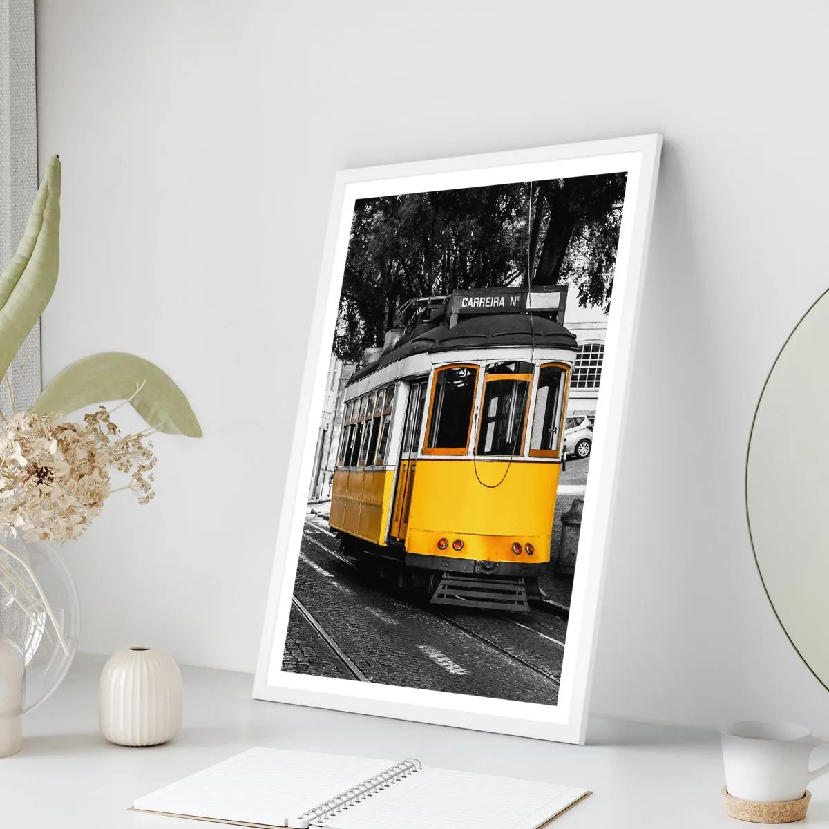 Poster în ramă albă - Sună fado în fundal - 70x100 cm