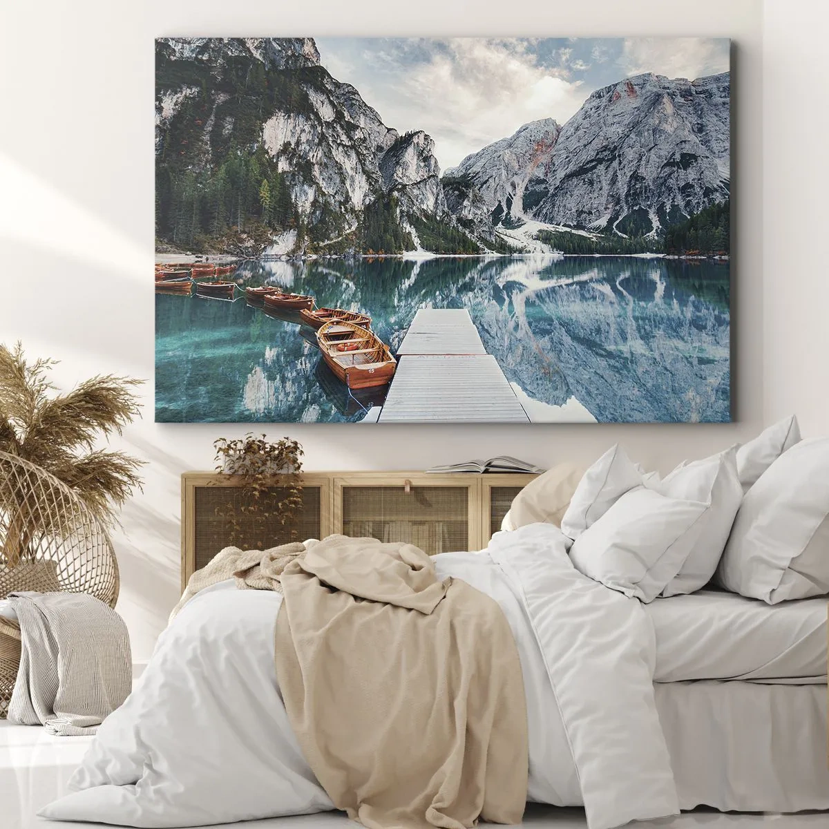 Tablou pe pânză Canvas - Un lac cu bărci înconjurat de munți - 70x50cm - Îți vom arăta frumusețea - Decorațiune modernă pentru perete pentru living și dormitor ARTTOR