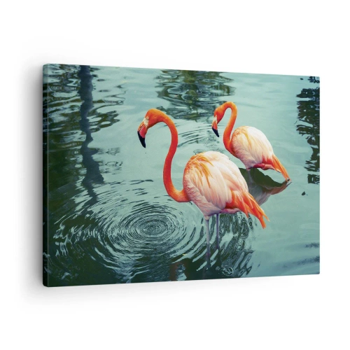 Tablou pe pânză Canvas - Doi flamingi în apa calmă reflectând împrejurimile lor - 70x50cm - Suntem bune de revistele de modă - Decorațiune modernă pentru perete pentru living și dormitor ARTTOR