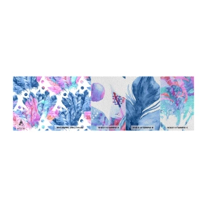 Mostră tapet Premium Sand - Pene în alb și albastru - Pene de pasăre, Ilustrație colorată, Grafică - 100x30 cm