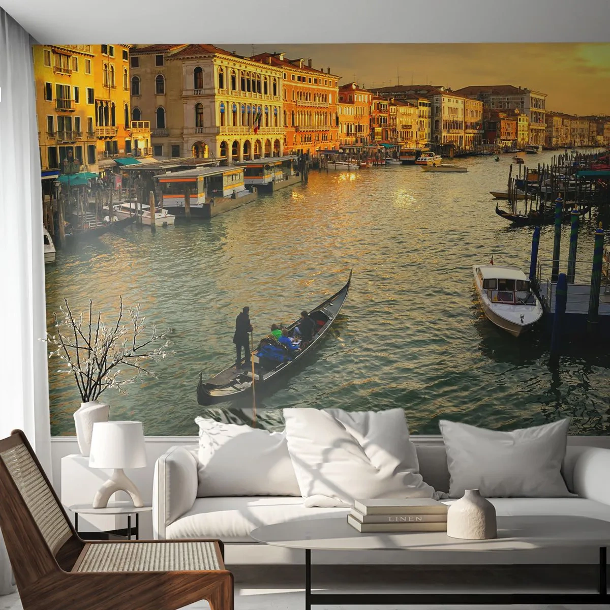 Tapet Premium Canvas - Pe partea însorită a străzii - Oraș, Veneția, Italia - 250x175 cm
