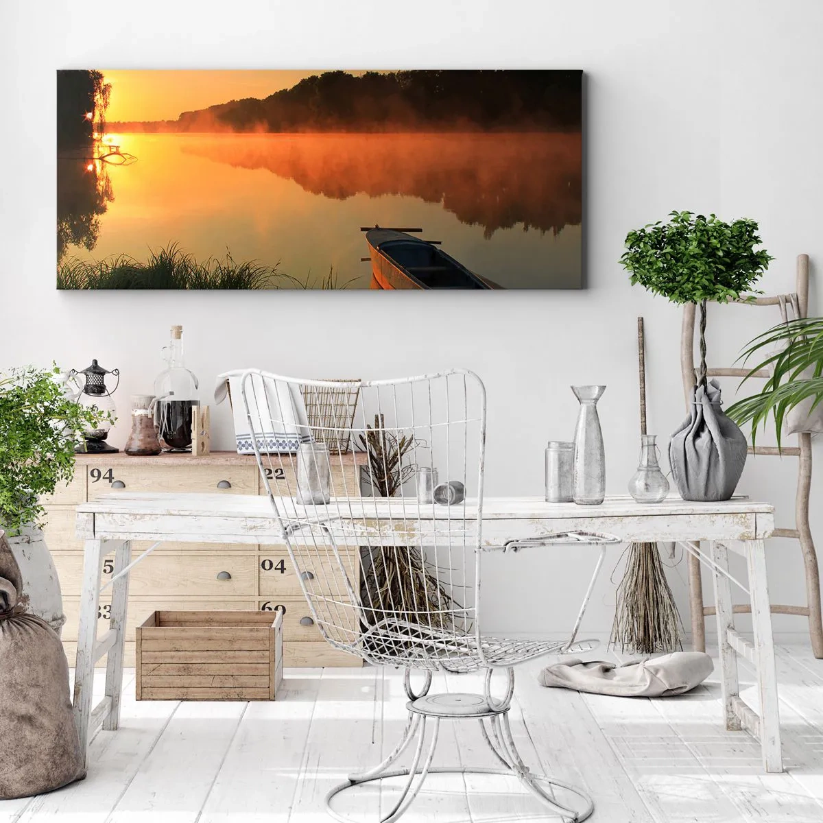 Tablou pe pânză - Răsăritul soarelui peste apă ca un strat de oglindă - 100x40 cm