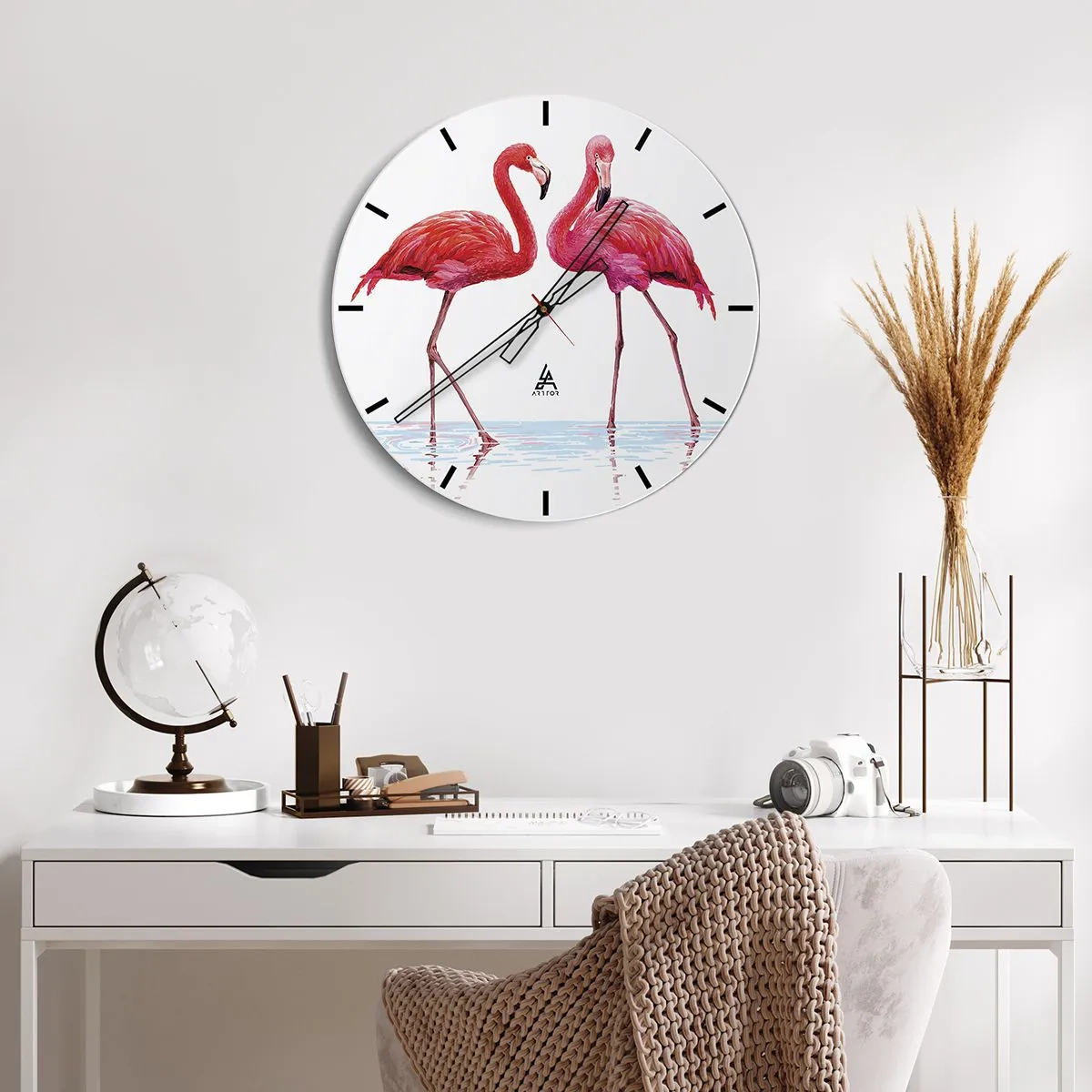 Ceas de perete - Ceas pe sticlă - Doi flamingo roz stând în apă - 30x30cm - Pink randez-vous - Decorațiune modernă pentru perete pentru living, bucătărie și dormitor ARTTOR