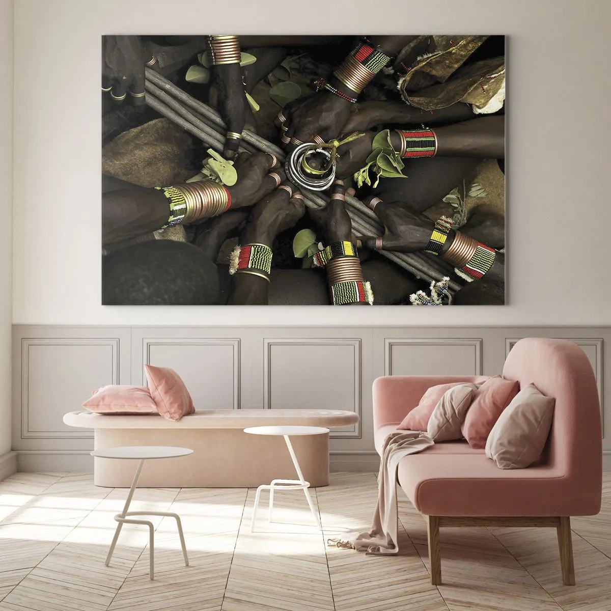 Tablou pe sticlă - Mâini cu brățări care țin un vas într-un gest ritualic - 70x50cm - Împreună - Decorațiune modernă pentru perete pentru living și dormitor ARTTOR