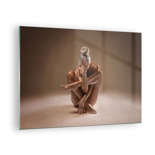 Tablou pe sticlă - O femeie senzuală într-o poză artistică pe un fundal umbros. - 70x50cm - Unitatea trupului și a spiritului - Decorațiune modernă pentru perete pentru living și dormitor ARTTOR