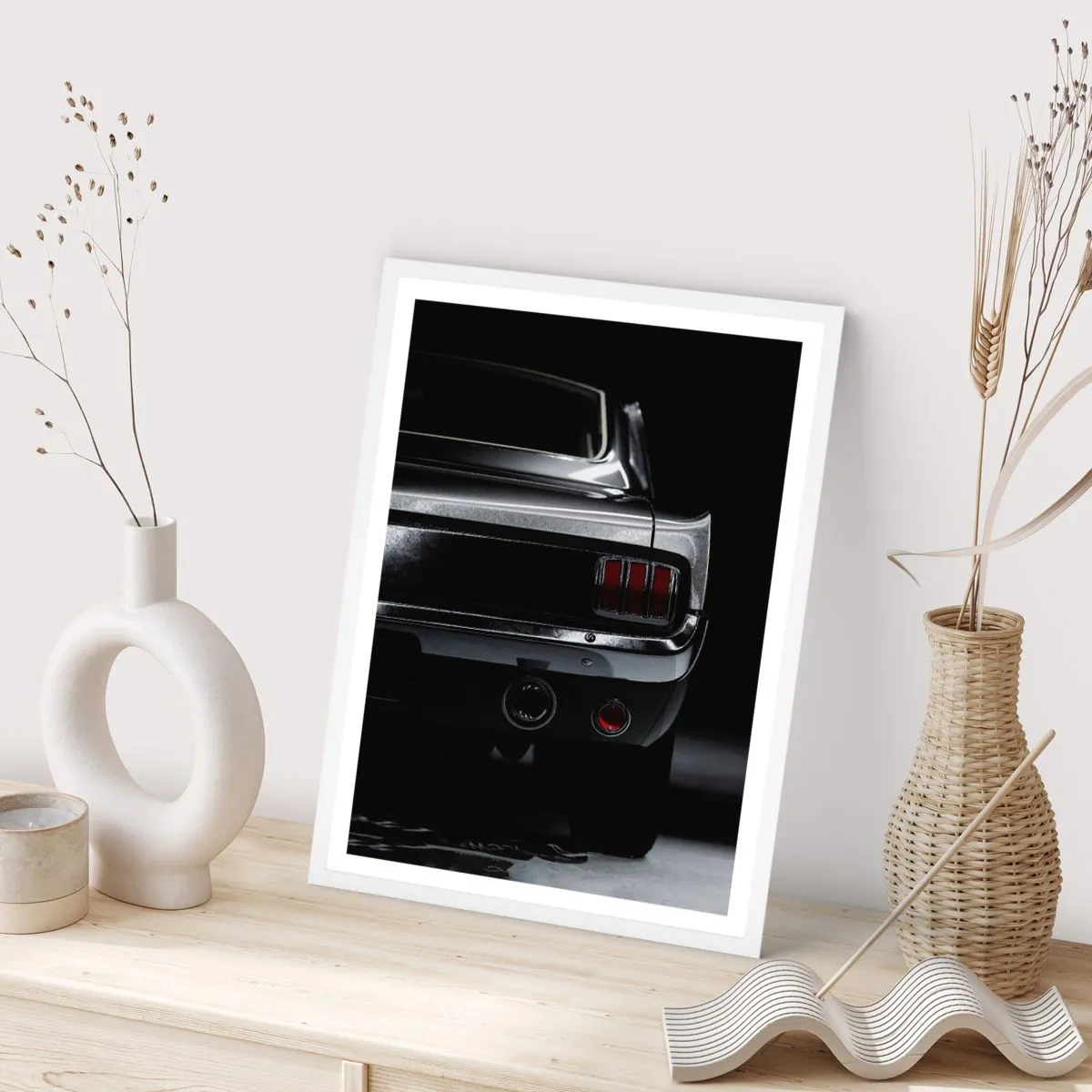 Poster în ramă albă - Farmecul clasicului - 50x70 cm