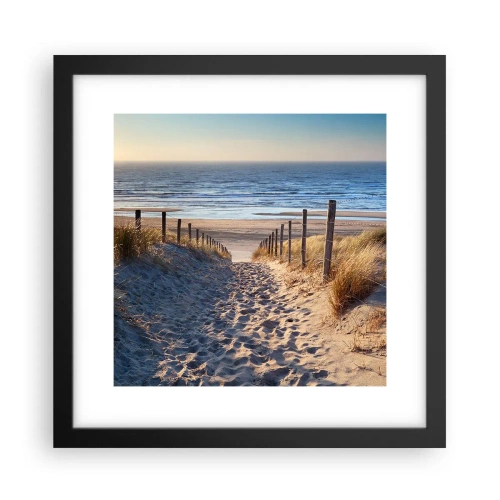 Poster în ramă neagră - Zumzet de mare, o plajă sălbatică printre ierburi... - 30x30 cm