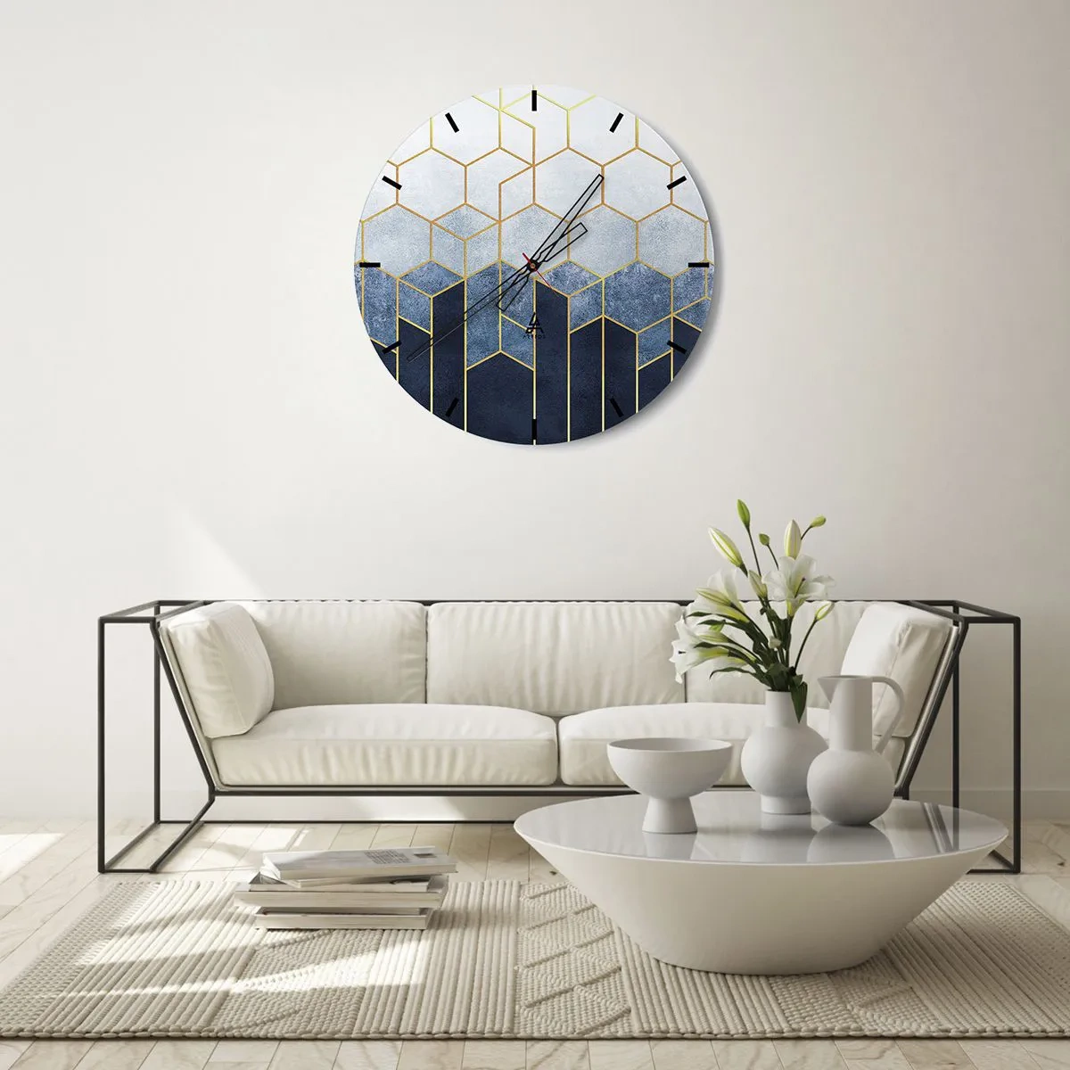 Ceas de perete - Ceas pe sticlă - Model geometric de cub în nuanțe de albastru și auriu - 30x30cm - Compoziție în ritm sincopat - Decorațiune modernă pentru perete pentru living, bucătărie și dormitor ARTTOR