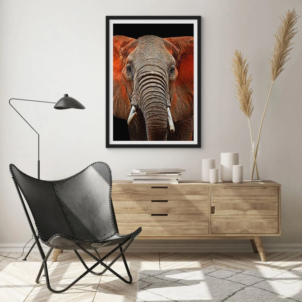 Poster în ramă neagră - Portretul unui elefant maiestuos pe un fundal negru - 50x70cm - Sunt sălbatic, și tu? - Decorațiune modernă pentru perete pentru living și dormitor ARTTOR