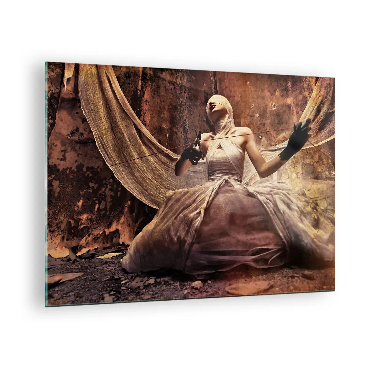 Tablou pe sticlă - Figură feminină într-un decor artistic cu țesături - 70x50cm - Zeița destinului - Decorațiune modernă pentru perete pentru living și dormitor ARTTOR
