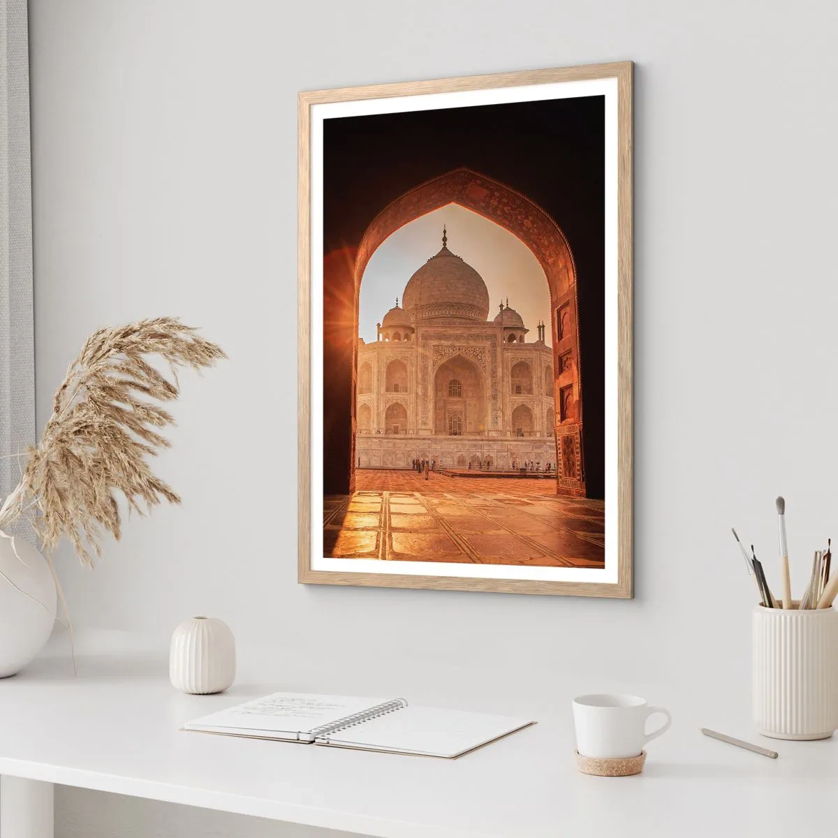 Poster în ramă de stejar deschis - Un monument al iubirii nepământene - 61x91 cm