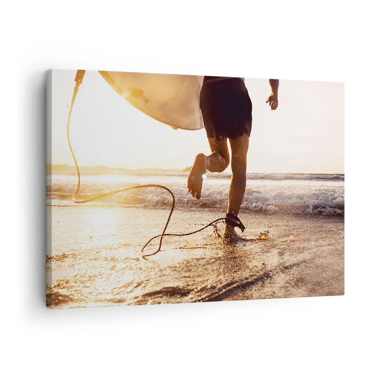 Tablou pe pânză Canvas - Un surfer aleargă de-a lungul plajei cu placa sa la soare. - 70x50cm - Pentru a întâmpina valul - Decorațiune modernă pentru perete pentru living și dormitor ARTTOR