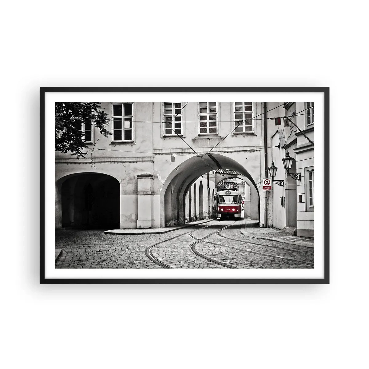 Poster în ramă neagră - Printr-un labirint urban - 91x61 cm