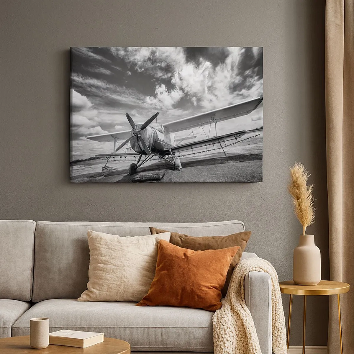 Tablou pe pânză Canvas - Un avion vechi la aeroport, în alb și negru - 70x50cm - Abia aștept! - Decorațiune modernă pentru perete pentru living și dormitor ARTTOR