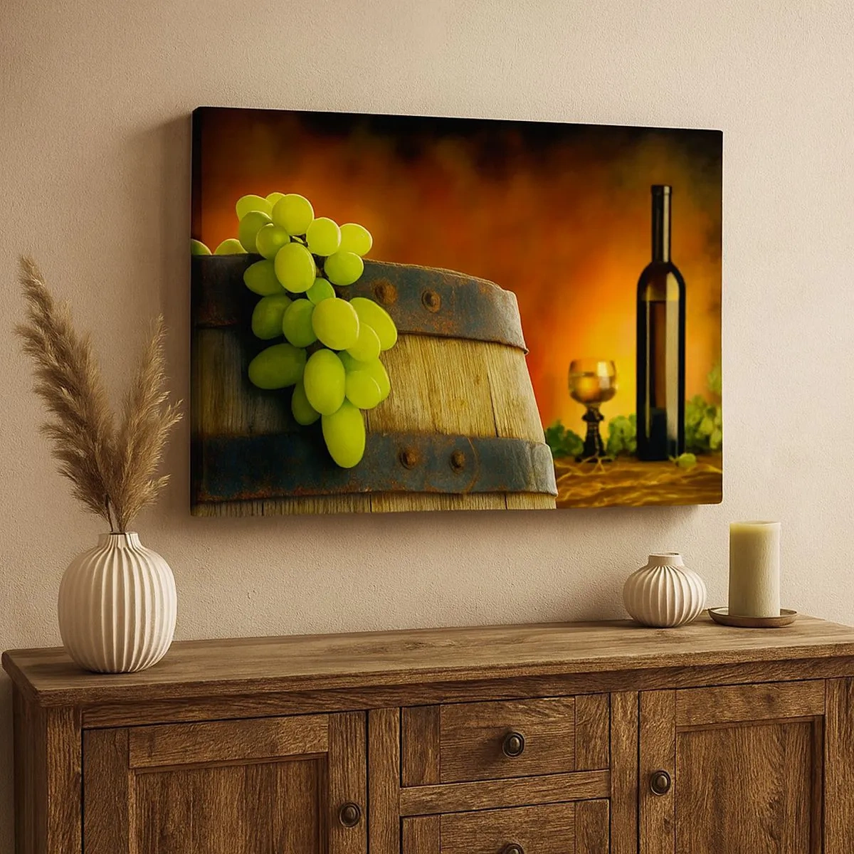Tablou pe pânză Canvas - Struguri pe un butoi de vin cu o schemă de culori calde în fundal - 70x50cm - Natură moartă cu o sticlă de vin și un ciorchine de struguri - Decorațiune modernă pentru perete pentru living și dormitor ARTTOR