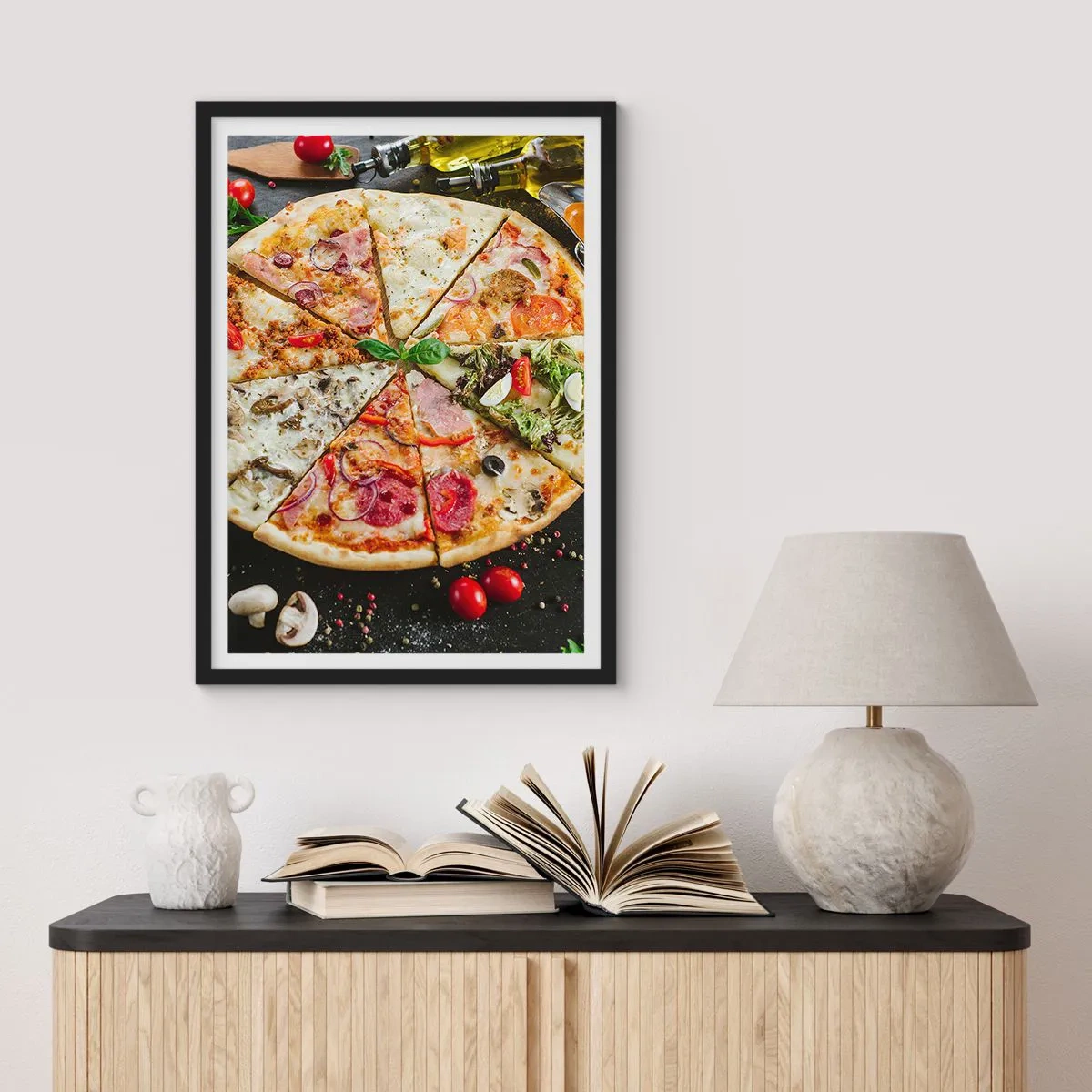 Poster în ramă neagră - Pizza colorată împărțită în diverse bucăți - 50x70cm - Un evantai de arome - Decorațiune modernă pentru perete pentru living și dormitor ARTTOR