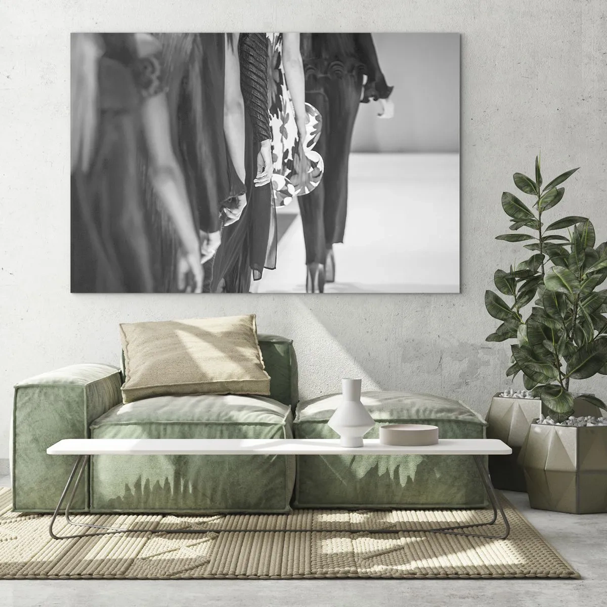 Tablou pe sticlă - O scenă alb-negru dintr-o prezentare de modă cu modele pe podium. - 70x50cm - Paradă elegantă - Decorațiune modernă pentru perete pentru living și dormitor ARTTOR