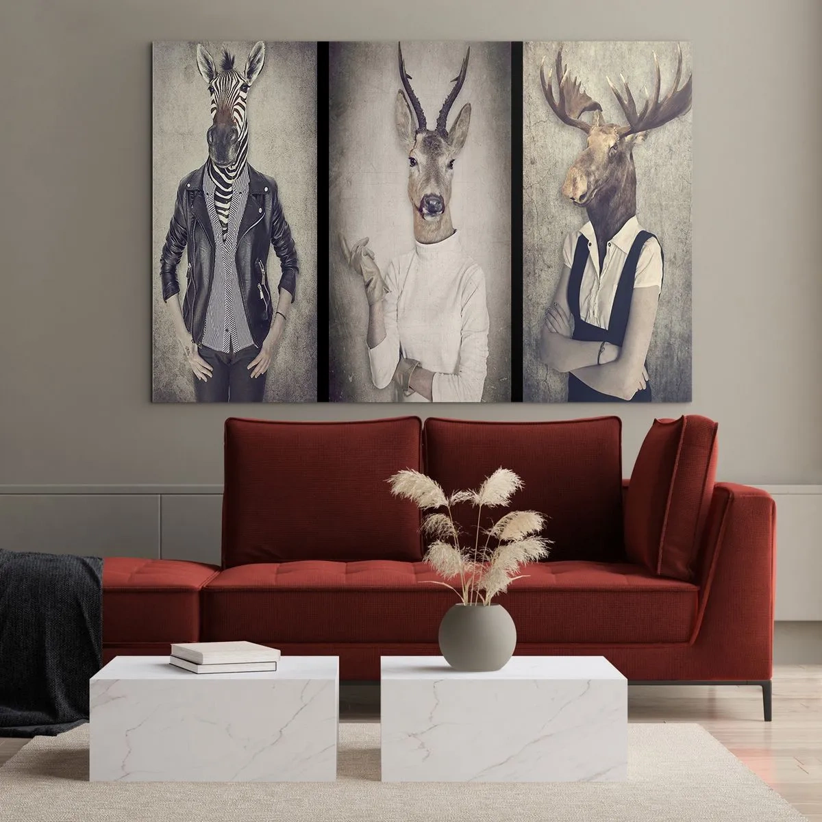 Tablou pe sticlă - Trei figuri de animale în haine umane pe un fundal neutru - 70x50cm - Lăsați gesturile să vorbească - Decorațiune modernă pentru perete pentru living și dormitor ARTTOR