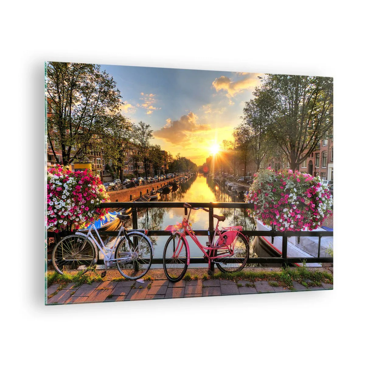Tablou pe sticlă - Apus de soare peste canal cu biciclete în fundal - 70x50cm - Dimineața de primăvară în Amsterdam - Decorațiune modernă pentru perete pentru living și dormitor ARTTOR