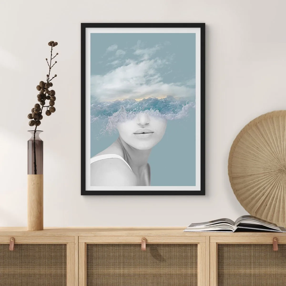 Poster în ramă neagră - O femeie cu valuri oceanice în loc de ochi - 50x70cm - Cu capul în nori - Decorațiune modernă pentru perete pentru living și dormitor ARTTOR