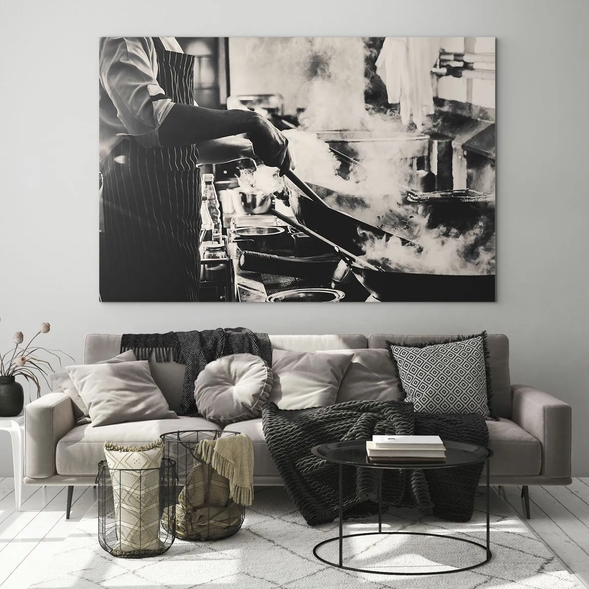 Tablou pe sticlă - Un bucătar în acțiune cu o tigaie într-o bucătărie plină de aburi - 70x50cm - Alchimia aromelor - Decorațiune modernă pentru perete pentru living și dormitor ARTTOR