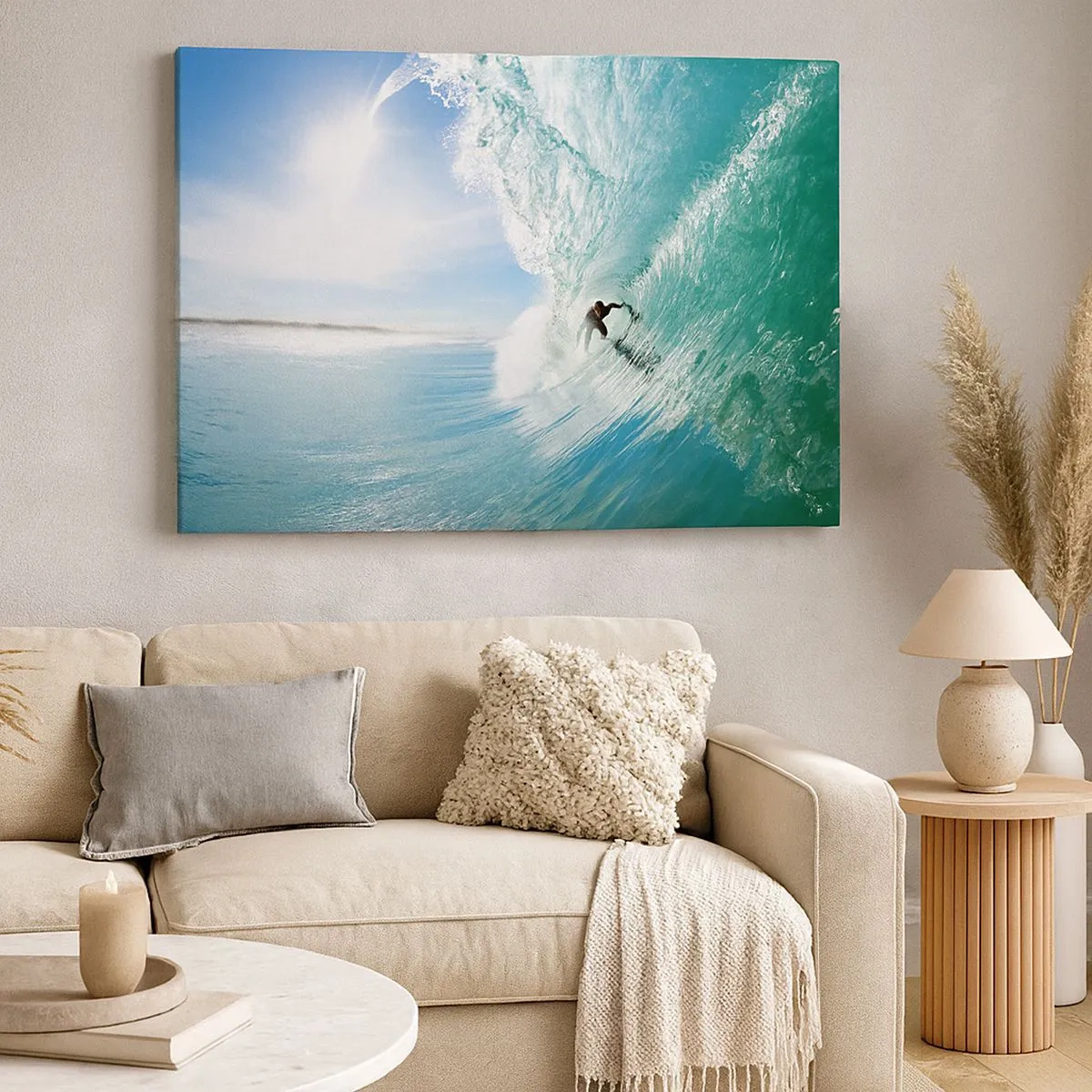 Tablou pe pânză Canvas - Un surfer călărind un val în lumina soarelui pe un cer albastru - 70x50cm - Întotdeauna pe val - Decorațiune modernă pentru perete pentru living și dormitor ARTTOR