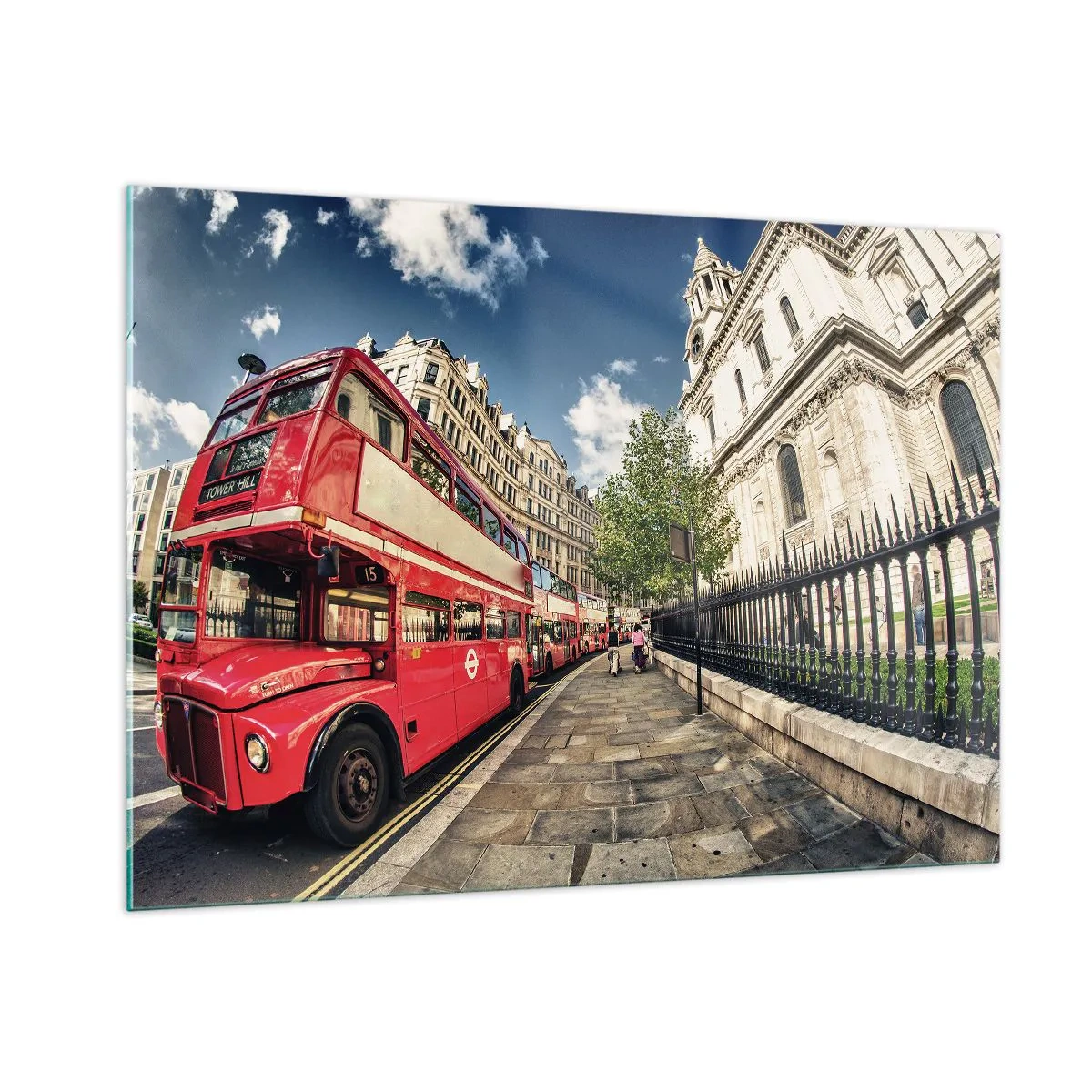 Tablou pe sticlă - Stradă din Londra în gri și roșu - 100x70 cm
