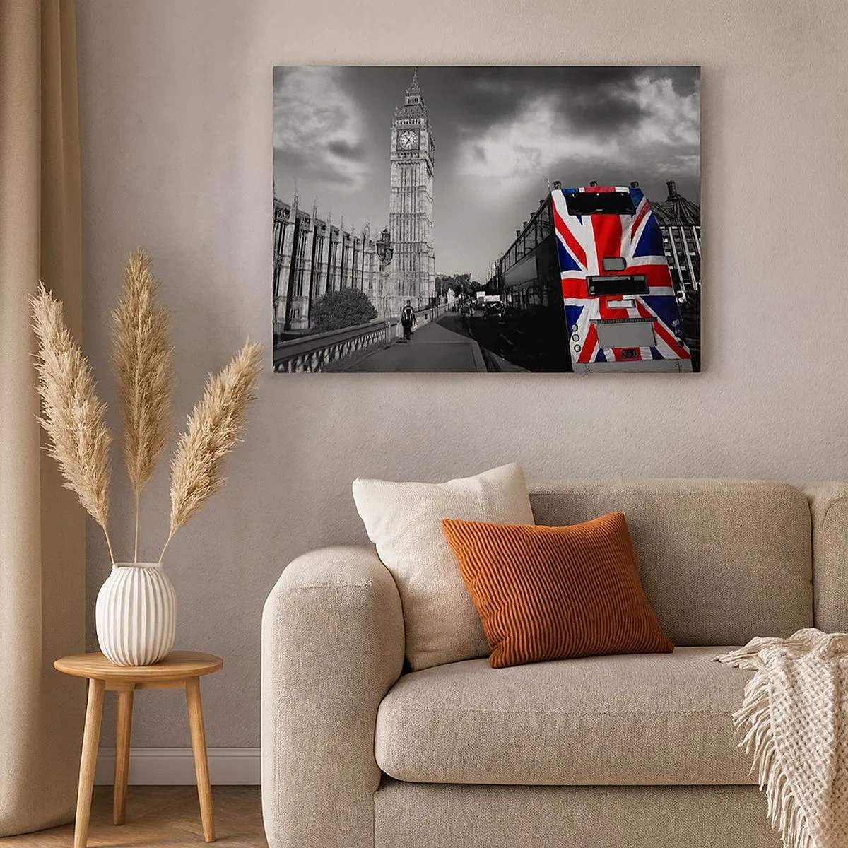 Tablou pe pânză Canvas - Big Ben și un autobuz cu un steag britanic pe un fundal alb-negru - 70x50cm - Mândru și mare - Decorațiune modernă pentru perete pentru living și dormitor ARTTOR