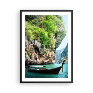 Poster în ramă neagră - barcă tradițională pe fundalul unor stânci pitorești și verdeață - 50x70cm - Invitație la o călătorie exotică - Decorațiune modernă pentru perete pentru living și dormitor ARTTOR