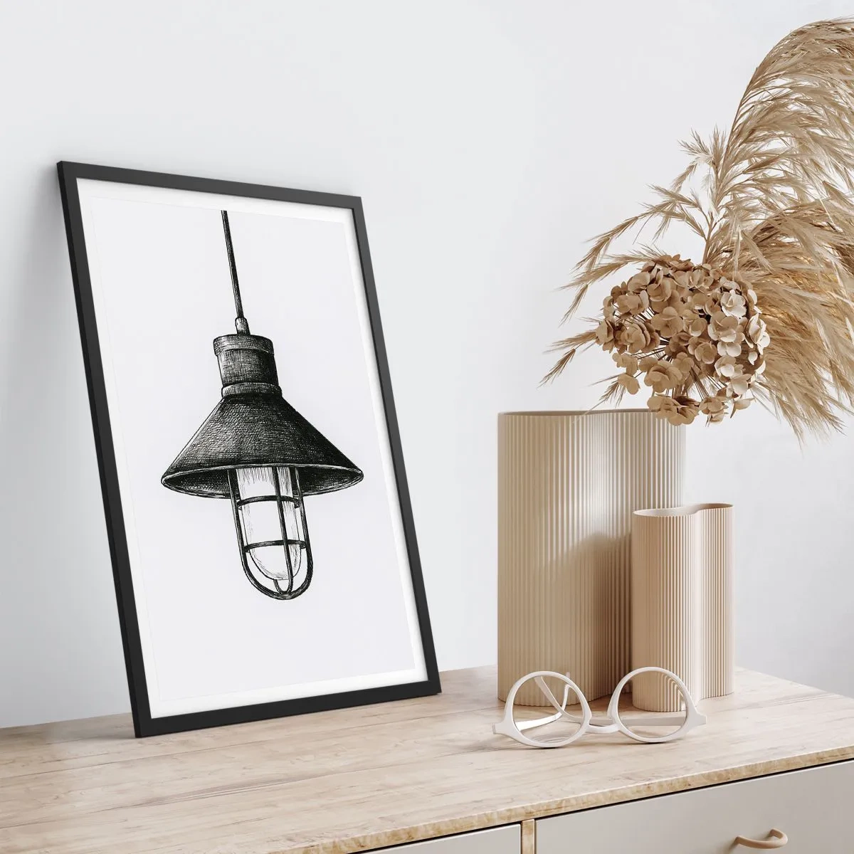 Poster în ramă neagră - Schiță a unei lămpi suspendate industriale - 50x70cm - Cu mulți ani în urmă... - Decorațiune modernă pentru perete pentru living și dormitor ARTTOR