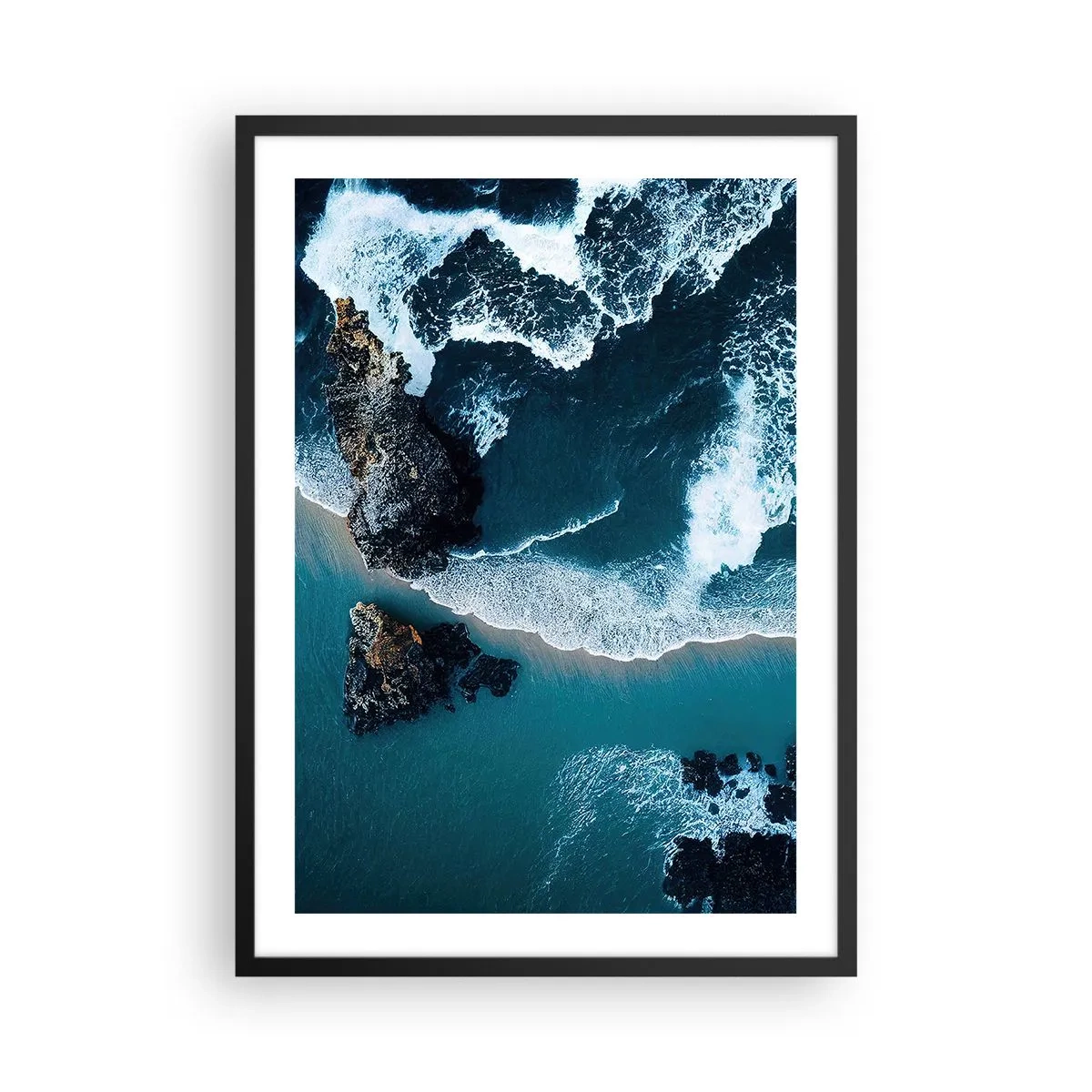 Poster în ramă neagră - Vedere a valurilor oceanului care se izbesc de stânci - 50x70cm - Înfășurate în valuri - Decorațiune modernă pentru perete pentru living și dormitor ARTTOR