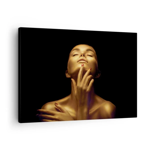 Tablou pe pânză Canvas - Portretul unei femei într-o strălucire aurie pe un fundal negru - 70x50cm - Ca mătasea aurie - Decorațiune modernă pentru perete pentru living și dormitor ARTTOR