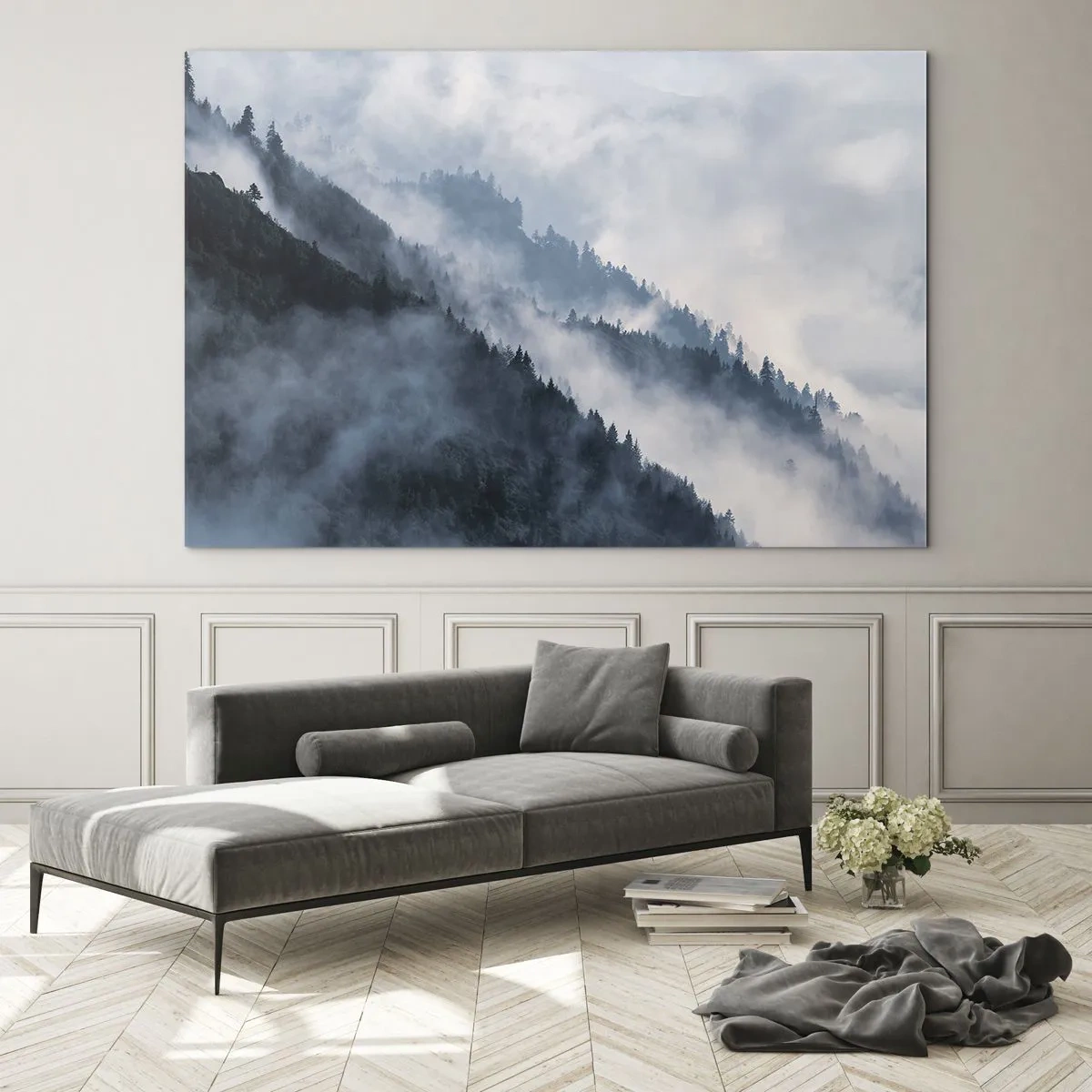 Tablou pe sticlă - Panoramă montană cețoasă cu o pădure întunecată - 70x50cm - Misticul munților - Decorațiune modernă pentru perete pentru living și dormitor ARTTOR