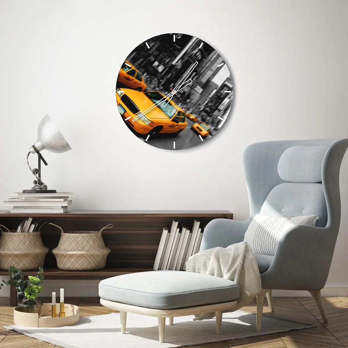 Ceas de perete - Ceas pe sticlă - Taxiuri galbene pe o stradă din New York, în fundal - 30x30cm - Picături de soare la New York - Decorațiune modernă pentru perete pentru living, bucătărie și dormitor ARTTOR