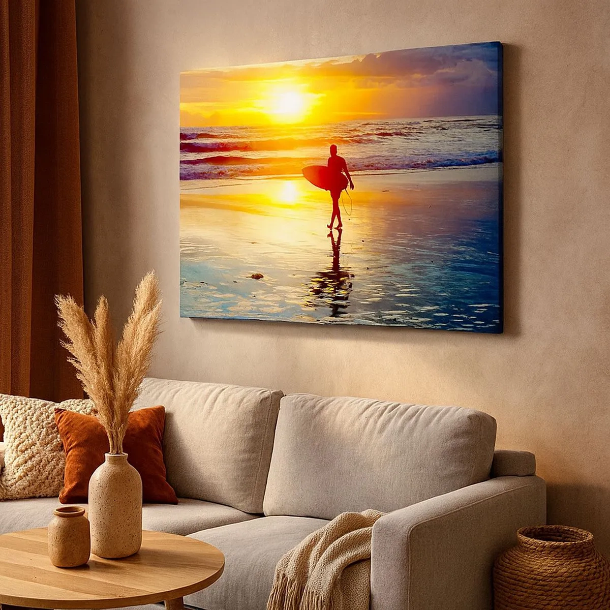 Tablou pe pânză Canvas - Un surfer mergând pe plajă la apus cu o placă în mână. - 70x50cm - Întoarcerea războinicului - Decorațiune modernă pentru perete pentru living și dormitor ARTTOR