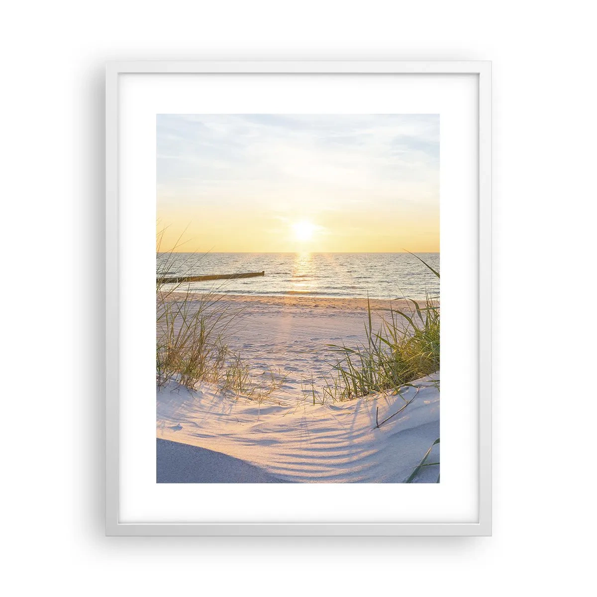 Poster în ramă albă - Zumzet de mare, o plajă sălbatică printre ierburi... - 40x50 cm