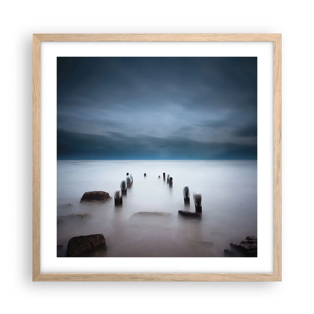 Poster în ramă de stejar deschis - Un lac în ceața calmă - 50x50 cm