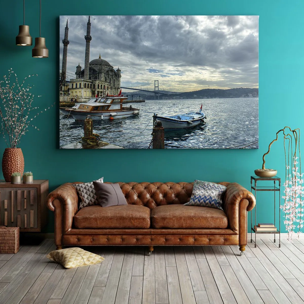 Tablou pe pânză Canvas - O clădire istorică pe apă, cu bărci și un pod în fundal - 70x50cm - La granița dintre lumi - Decorațiune modernă pentru perete pentru living și dormitor ARTTOR