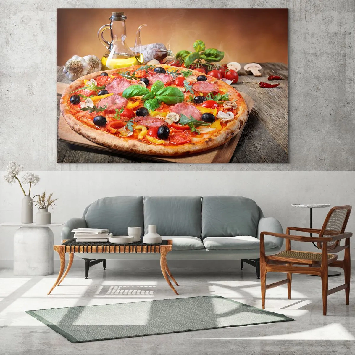 Tablou pe sticlă - Pizza cu toppinguri pe o masă de lemn cu ulei de măsline și condimente - 70x50cm - Cu o adevărată aromă italiană - Decorațiune modernă pentru perete pentru living și dormitor ARTTOR