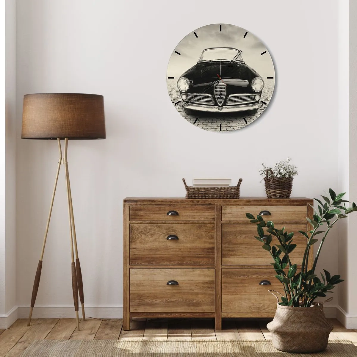 Ceas de perete - Ceas pe sticlă - Partea din față a unei mașini retro clasice pe un drum pietruit - 30x30cm - Și cum să nu mă iubești? - Decorațiune modernă pentru perete pentru living, bucătărie și dormitor ARTTOR