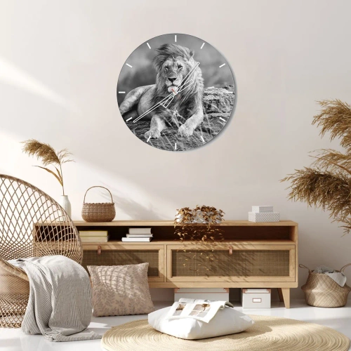 Ceas de perete - Ceas pe sticlă - Un leu într-o poză maiestuoasă pe fundalul naturii sălbatice - 30x30cm - Siesta regală - Decorațiune modernă pentru perete pentru living, bucătărie și dormitor ARTTOR