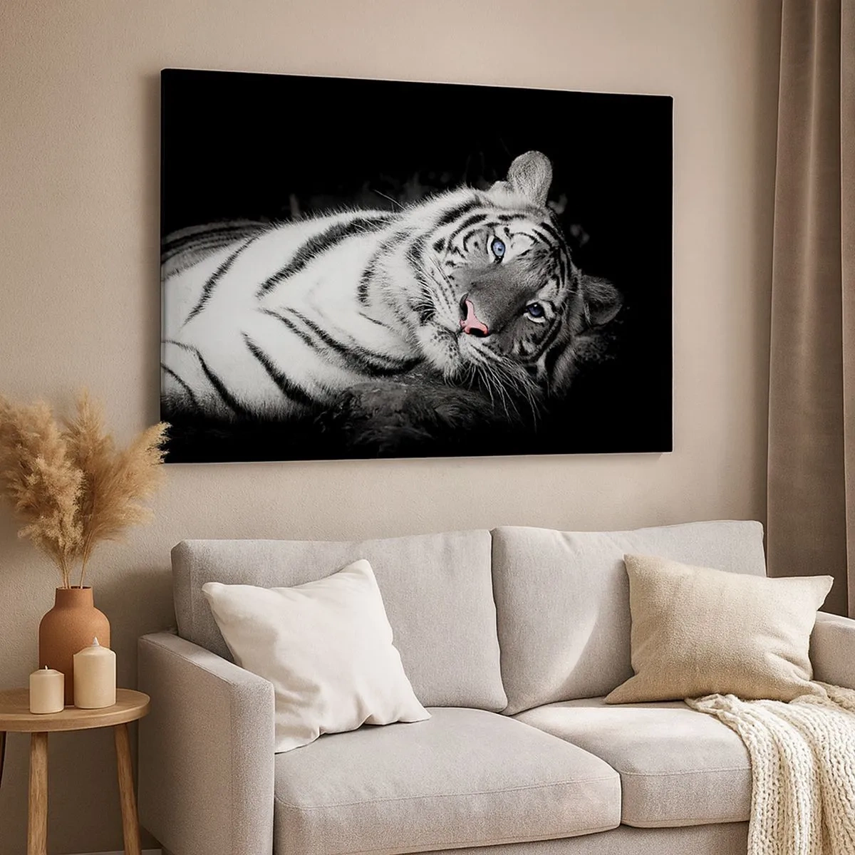 Tablou pe pânză Canvas - Un tigru alb, redat artistic, pe un fundal negru - 70x50cm - Sălbăticie și pace - Decorațiune modernă pentru perete pentru living și dormitor ARTTOR