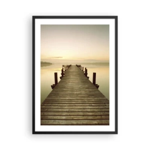 Poster în ramă neagră - Un dig de lemn pe un lac liniștit dimineața - 50x70cm - Înainte de răsărit, zori, lumină - Decorațiune modernă pentru perete pentru living și dormitor ARTTOR