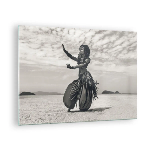 Tablou pe sticlă - Fotografie alb-negru a unei dansatoare în deșert - 70x50cm - Dansul insulelor sudice - Decorațiune modernă pentru perete pentru living și dormitor ARTTOR
